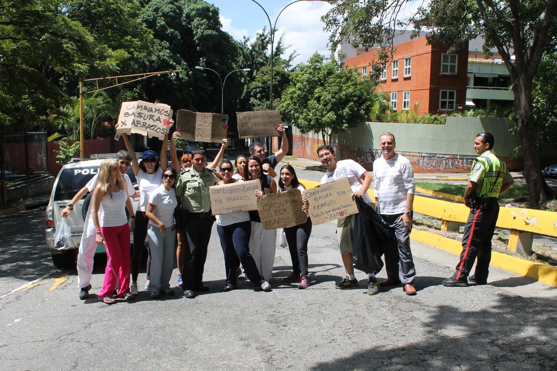 Cambiar Basura por Abrazos